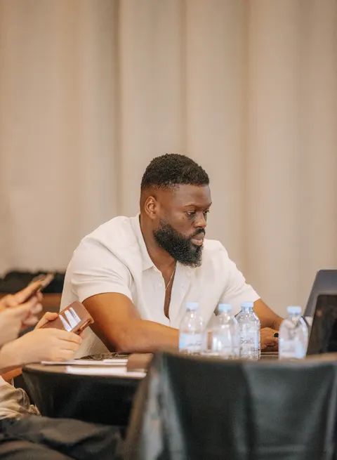 Entrepreneur en session de travail